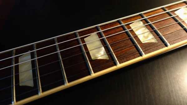 Vintage Guitarra Elétrica Pescoço Closeup Luz Sombra — Fotografia de Stock