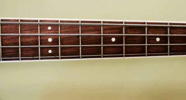 Bass Guitar Neck Closeup Copy Space Green Background — Stock Photo, Image