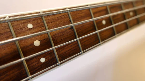 Bajo Guitarra Cuello Primer Plano Copiar Espacio Fondo Blanco —  Fotos de Stock