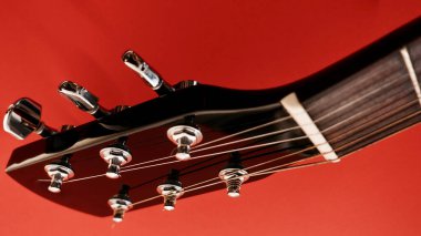 Gitar başlığı yakın plan. renk arkaplanı