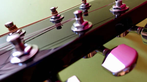 Guitar Headstock Closeup Green Background — Stock Photo, Image
