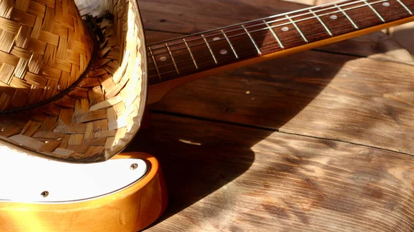 Vintage Elektrische Gitaar Cowboyhoed Houten Planken — Stockfoto