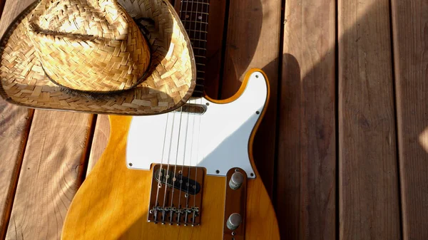 Guitarra Eléctrica Vintage Sombrero Vaquero Las Tablas Madera —  Fotos de Stock
