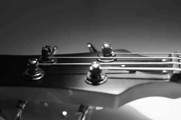 Bass Kytara Detailní Záběr Černá Bílá — Stock fotografie