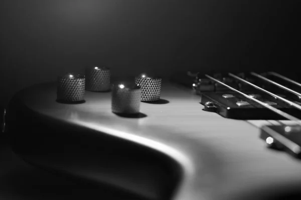 Guitare Basse Gros Plan Noir Blanc — Photo