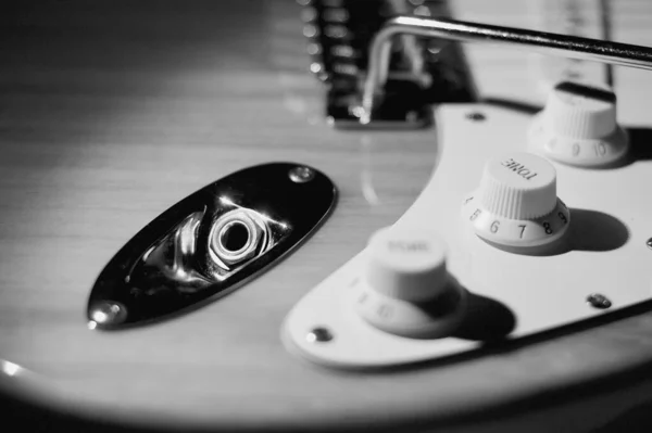 Elektrická Kytara Detailní Záběr Kytara Kabel Tmavé Pozadí — Stock fotografie