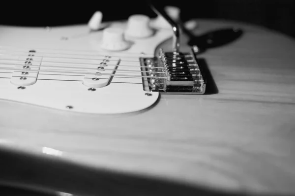 Primer Plano Guitarra Eléctrica Blanco Negro — Foto de Stock