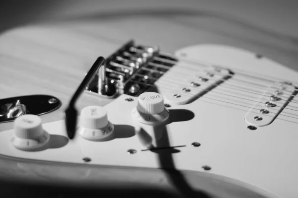 Chitarra Elettrica Primo Piano Bianco Nero — Foto Stock