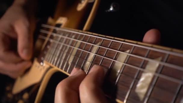 Гітарист Грає Гітарі Студії Записі — стокове відео