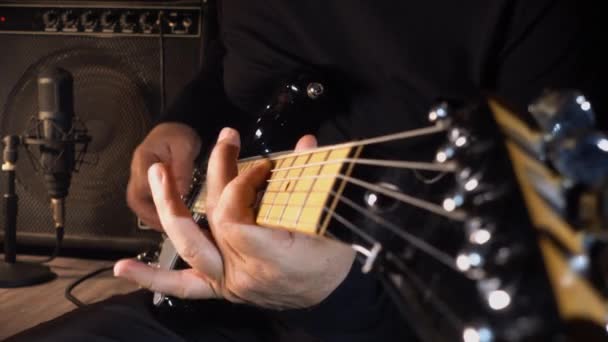 Guitarrista Toca Guitarra Estudio Grabación — Vídeo de stock