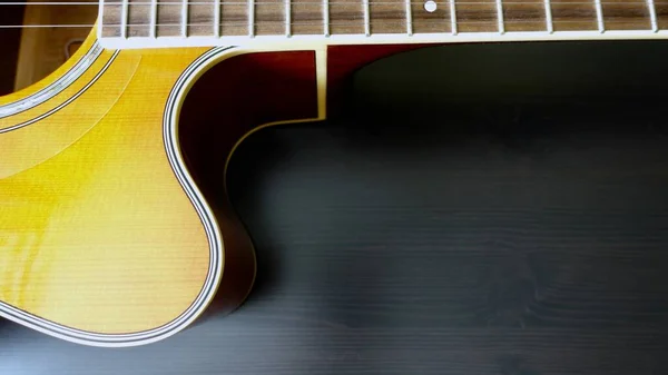 Fecho Guitarra Acústica Fundo Escuro Com Espaço Cópia — Fotografia de Stock