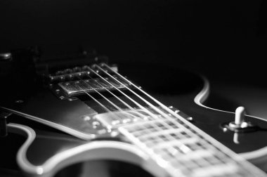 Elektro gitar kapanışı. siyah ve beyaz