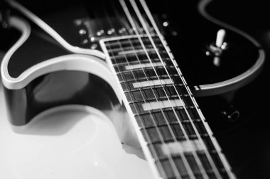 Elektro gitar kapanışı. siyah ve beyaz