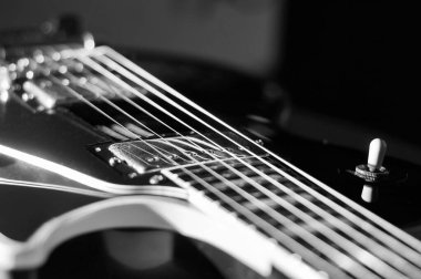 Elektro gitar kapanışı. siyah ve beyaz