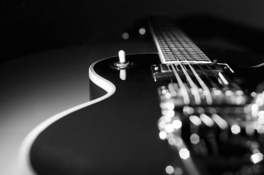Elektro gitar kapanışı. siyah ve beyaz