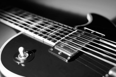 Elektro gitar kapanışı. siyah ve beyaz