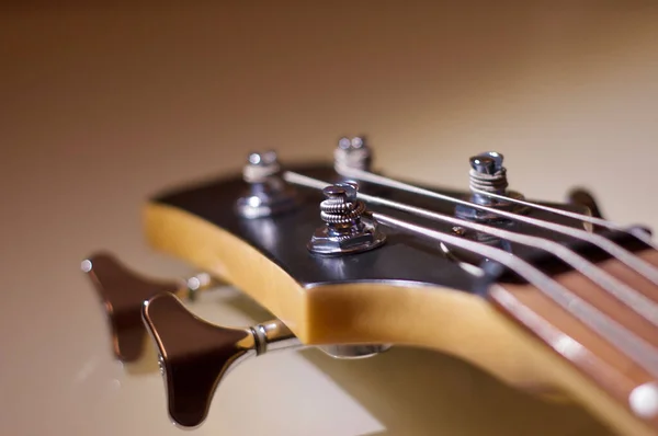 Bass Guitar Closeup Темный Фон Пространством Копирования — стоковое фото