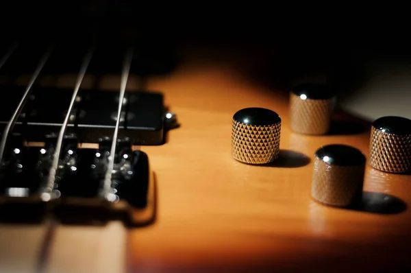 Bass Kytara Detailní Záběr Tmavé Pozadí Kopírovacím Prostorem — Stock fotografie