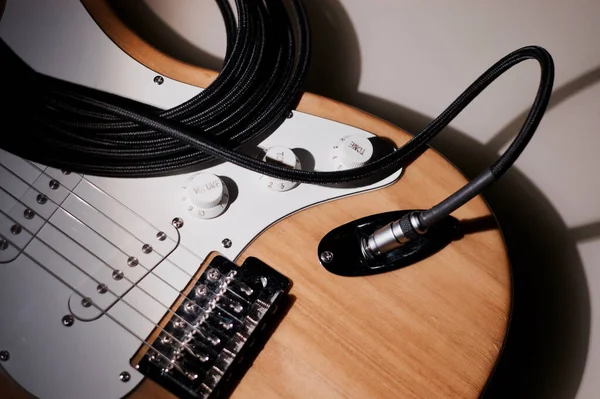 Vintage Gitarre Mit Instrumentaler Kabelaufnahme — Stockfoto