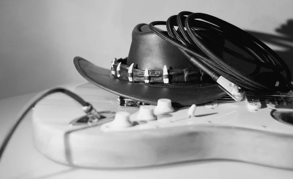 Guitarra Eléctrica Sombrero Vaquero Negro Blanco Negro —  Fotos de Stock