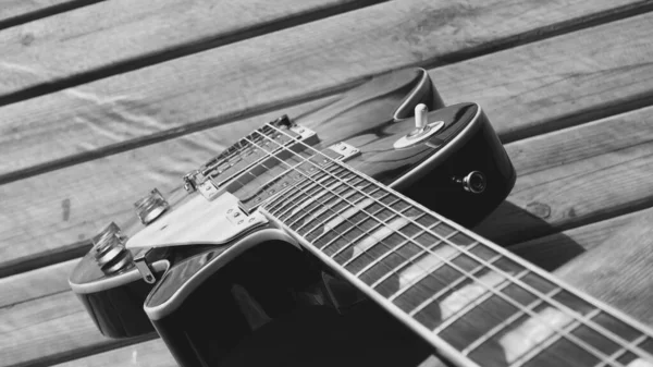 Guitarra Eléctrica Las Tablas Madera Blanco Negro —  Fotos de Stock