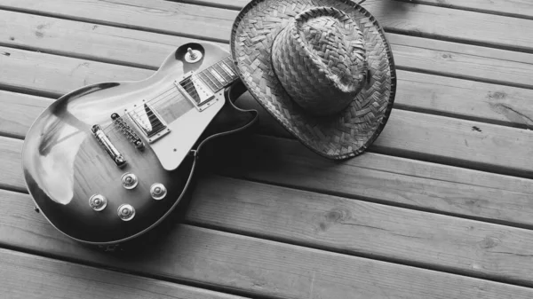 Electric Guitar Cowboy Hat Wooden Boards Black White — Stock Photo, Image