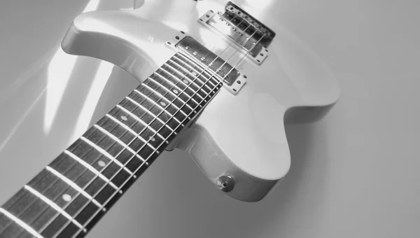 Guitarra Elétrica Branca Fundo Branco Com Spase Cópia — Fotografia de Stock