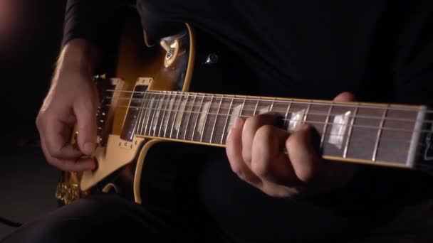 Guitarrista Toca Guitarra Estudio Grabación — Vídeos de Stock