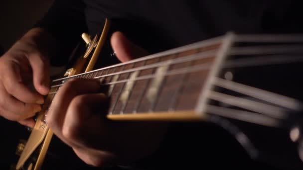Gitarrist Spelar Gitarr Studio Skiva Slow Motion 100P — Stockvideo