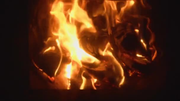 火はストーブの中で燃える オレンジの炎 スローモーション100P — ストック動画
