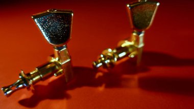 Gitar akort mandalları. Kopyalama alanı olan renk arkaplanı