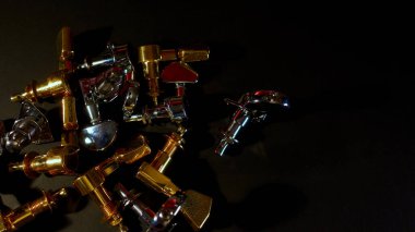 Gitar akort mandalları. Kopyalama alanı olan renk arkaplanı 