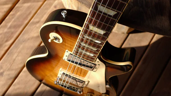 Guitare Électrique Vintage Sur Les Planches Bois — Photo