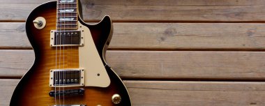 Tahta tahtalarda klasik elektro gitar. Boşluğu Kopyala 