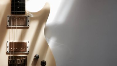 Elektro gitar kapanışı. Kopyalama alanı olan renk arkaplanı