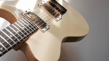 Elektro gitar kapanışı. Kopyalama alanı olan renk arkaplanı