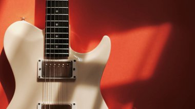 Elektro gitar kapanışı. Kopyalama alanı olan renk arkaplanı