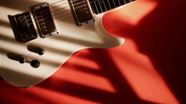 Elektro gitar kapanışı. Kopyalama alanı olan renk arkaplanı