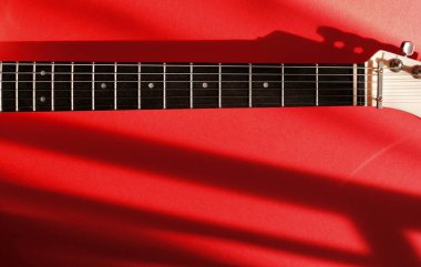 Elektro gitar kapanışı. Kopyalama alanı olan renk arkaplanı