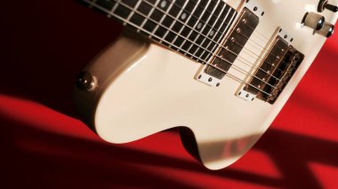 Elektro gitar kapanışı. Kopyalama alanı olan renk arkaplanı