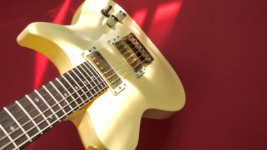 Elektro gitar kapanışı. Kopyalama alanı olan renk arkaplanı