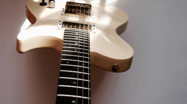 Elektro gitar kapanışı. Kopyalama alanı olan renk arkaplanı