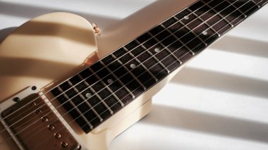 Elektro gitar kapanışı. Kopyalama alanı olan renk arkaplanı