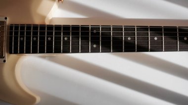 Elektro gitar kapanışı. Kopyalama alanı olan renk arkaplanı