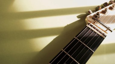 Elektro gitar kapanışı. Kopyalama alanı olan renk arkaplanı