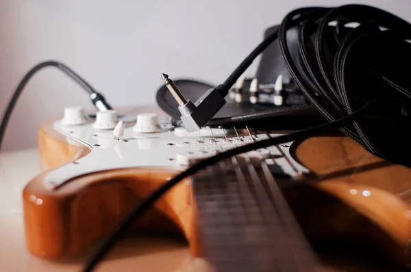 Elektrische Gitarre Und Schwarzer Cowboyhut — Stockfoto