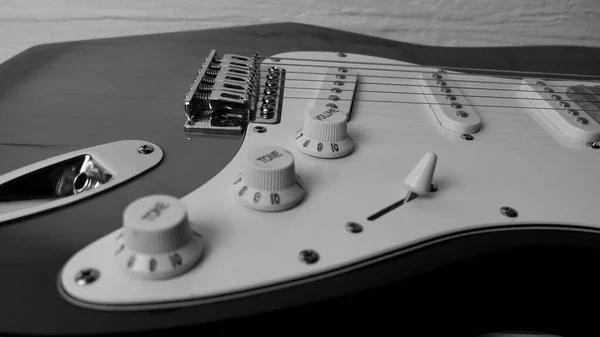 Closeup Guitarra Elétrica Fundo Branco Com Espaço Cópia — Fotografia de Stock