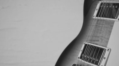  Elektro gitar kapanışı. Uzayı kopyala Siyah ve beyaz                            