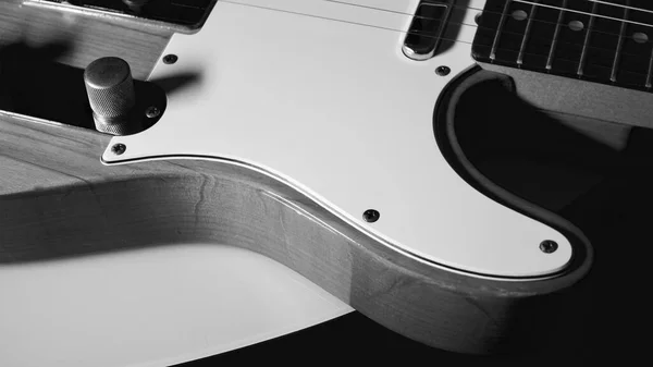 Primo Piano Della Chitarra Elettrica Sfondo Bianco Con Spazio Copia — Foto Stock