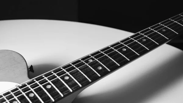 Fecho Guitarra Elétrica Fundo Branco Com Espaço Cópia Preto Branco — Fotografia de Stock